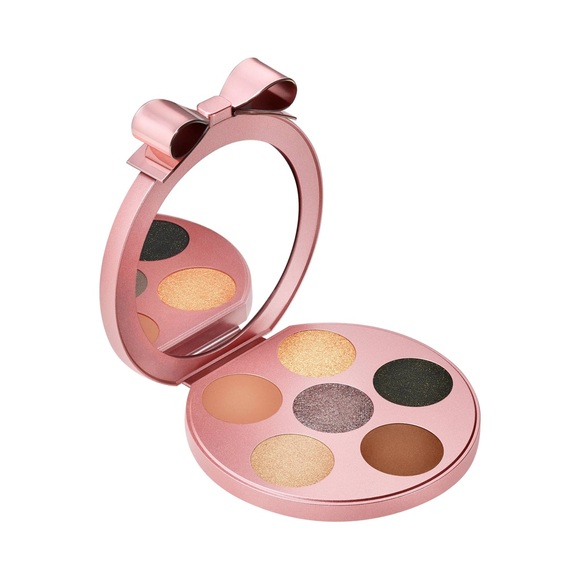 Mac Eye Love Surprises Eyeshadow Palette Brand New in Box Authentic - Picture 9 of 11